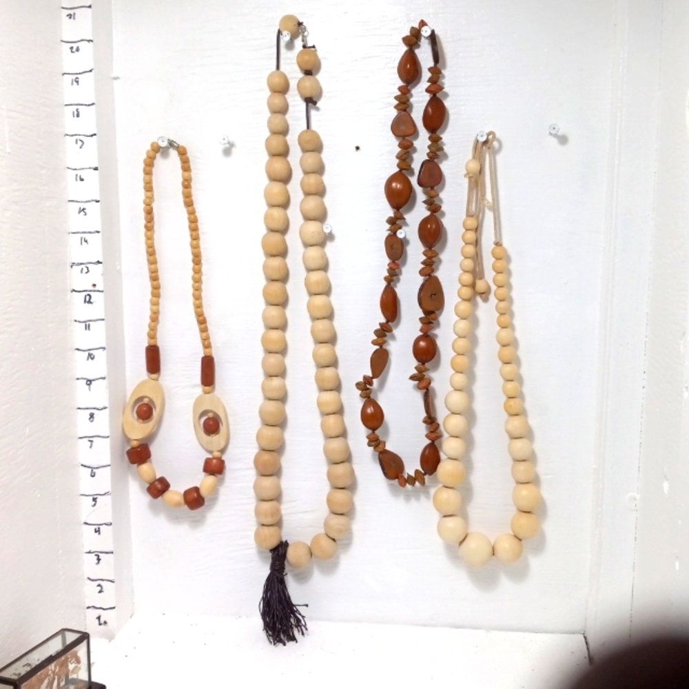 I-25 wood bead necklace lot